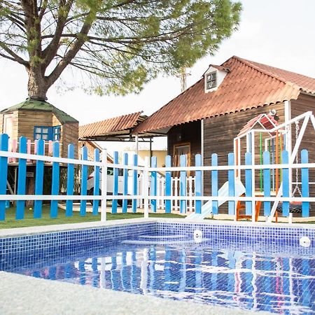 Bungalow Perotonar Ideal Para Familia Con Ninos Ла Пуебла де Касая Екстериор снимка